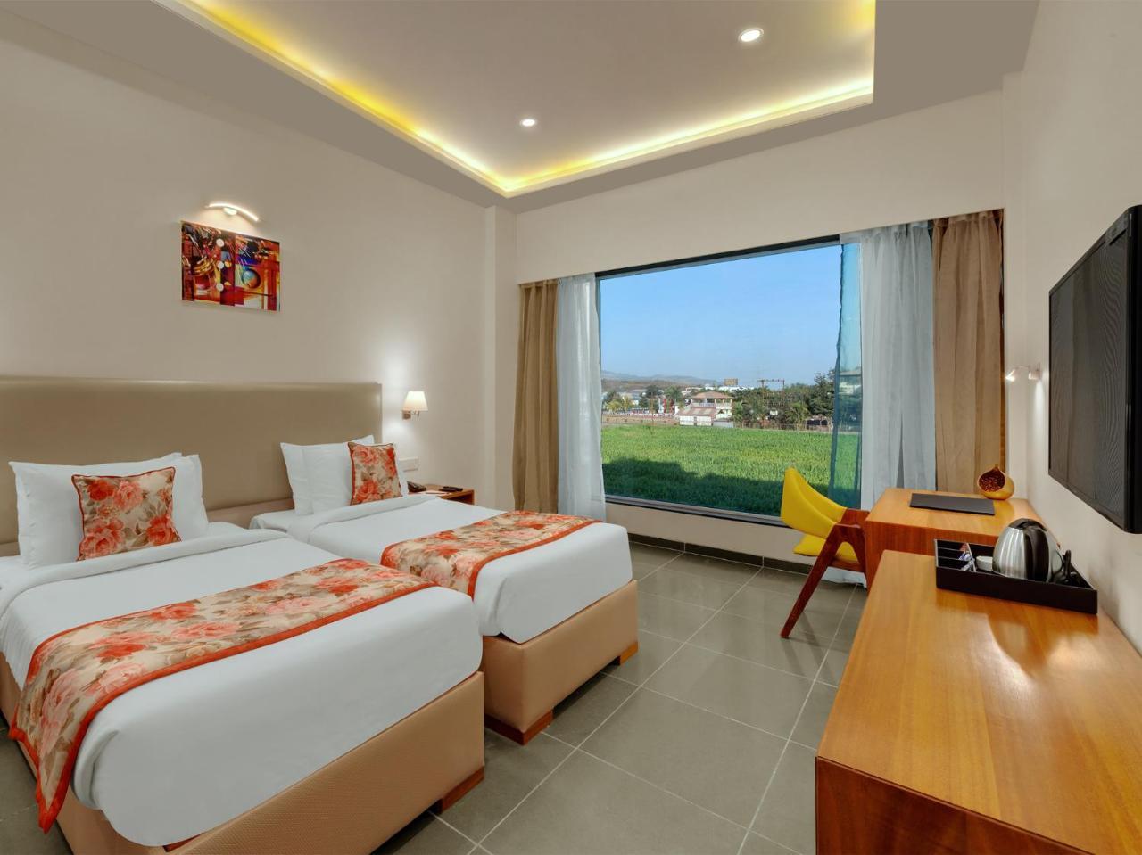 Viola Beacon Resort, Lonavala Extérieur photo